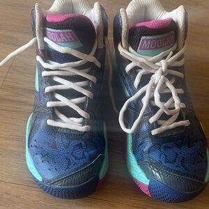 Moolah Vibrant Sneakers